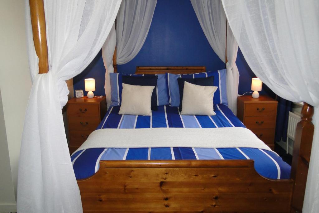 Room with Four-Poster Bed